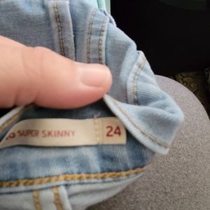 Levi jeans size 24